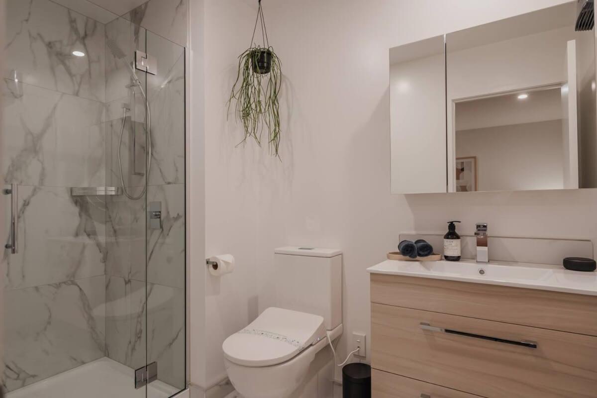 Casino Luxury Suite City Centre - Sleeps 5 크라이스트처치 외부 사진