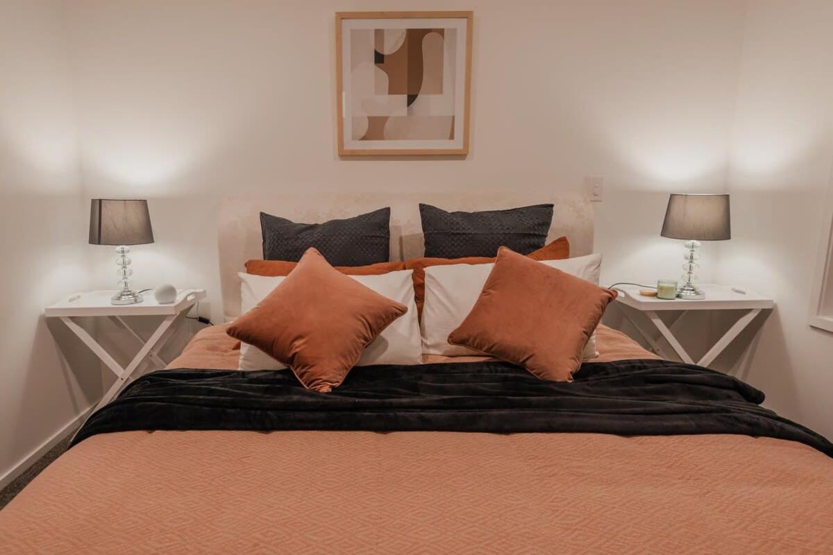 Casino Luxury Suite City Centre - Sleeps 5 크라이스트처치 외부 사진