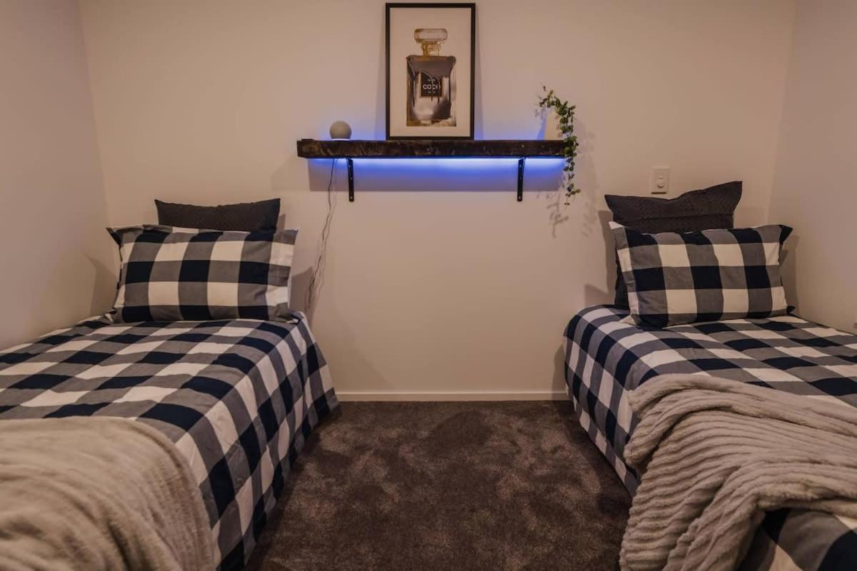Casino Luxury Suite City Centre - Sleeps 5 크라이스트처치 외부 사진