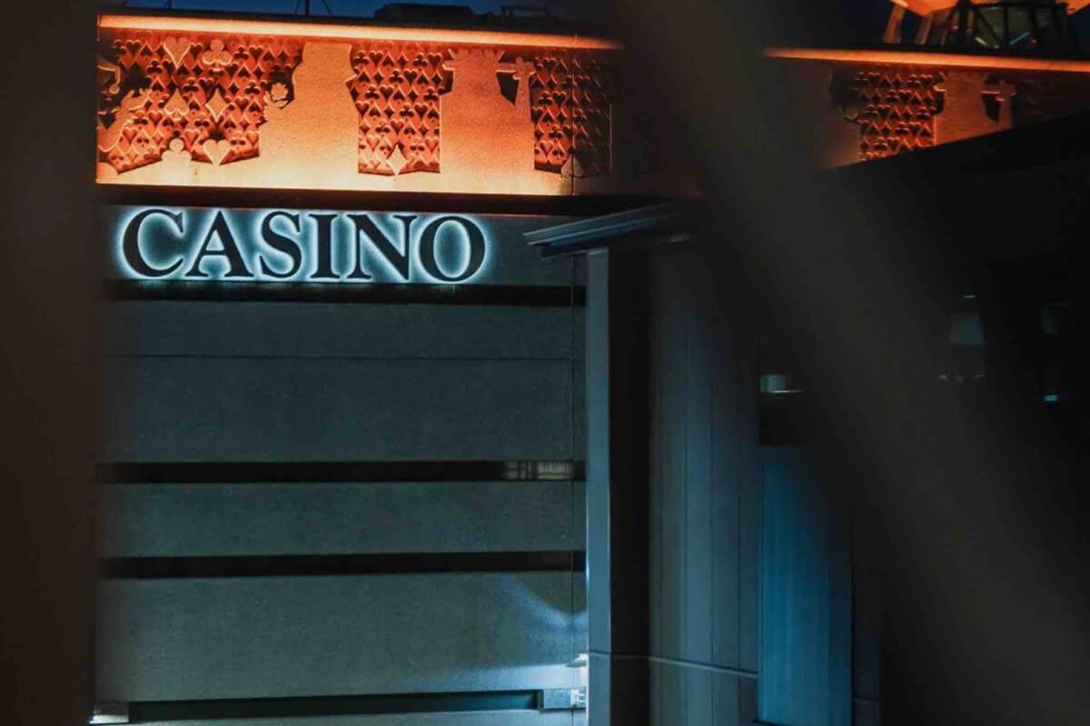 Casino Luxury Suite City Centre - Sleeps 5 크라이스트처치 외부 사진